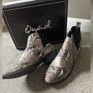 Qupid Snakeskin Beige Ankle Boots Size 7